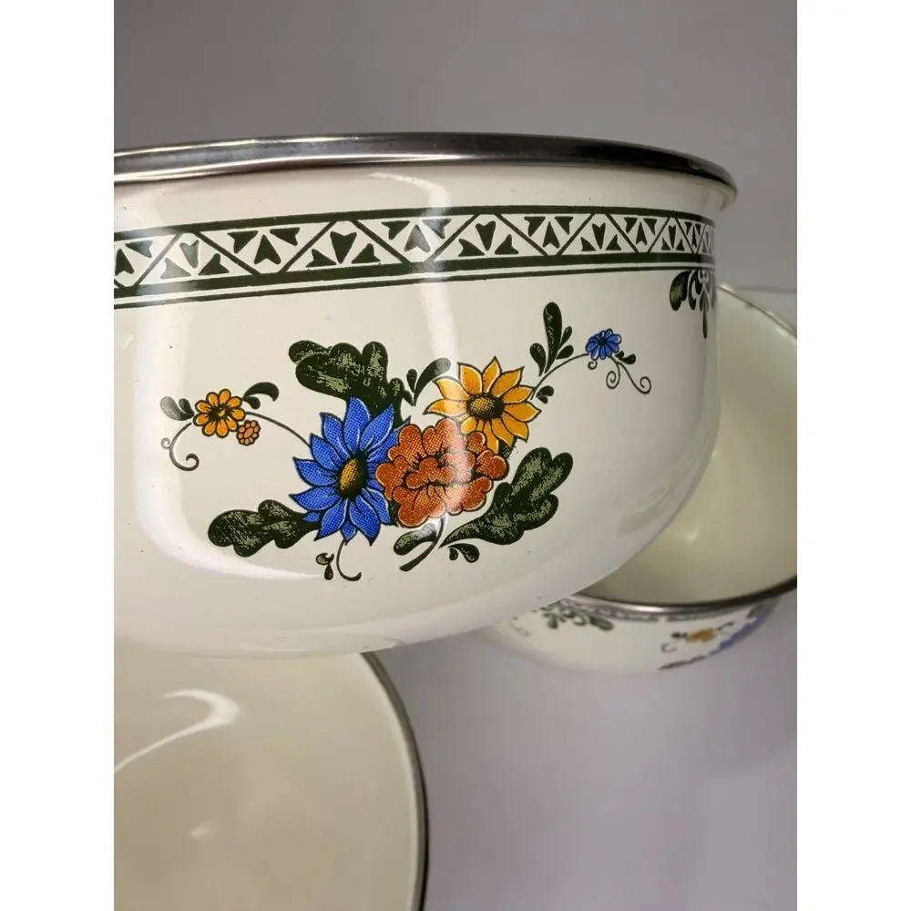 Vintage Floral Enamelware Nesting Bowls Set of 3 With Lids